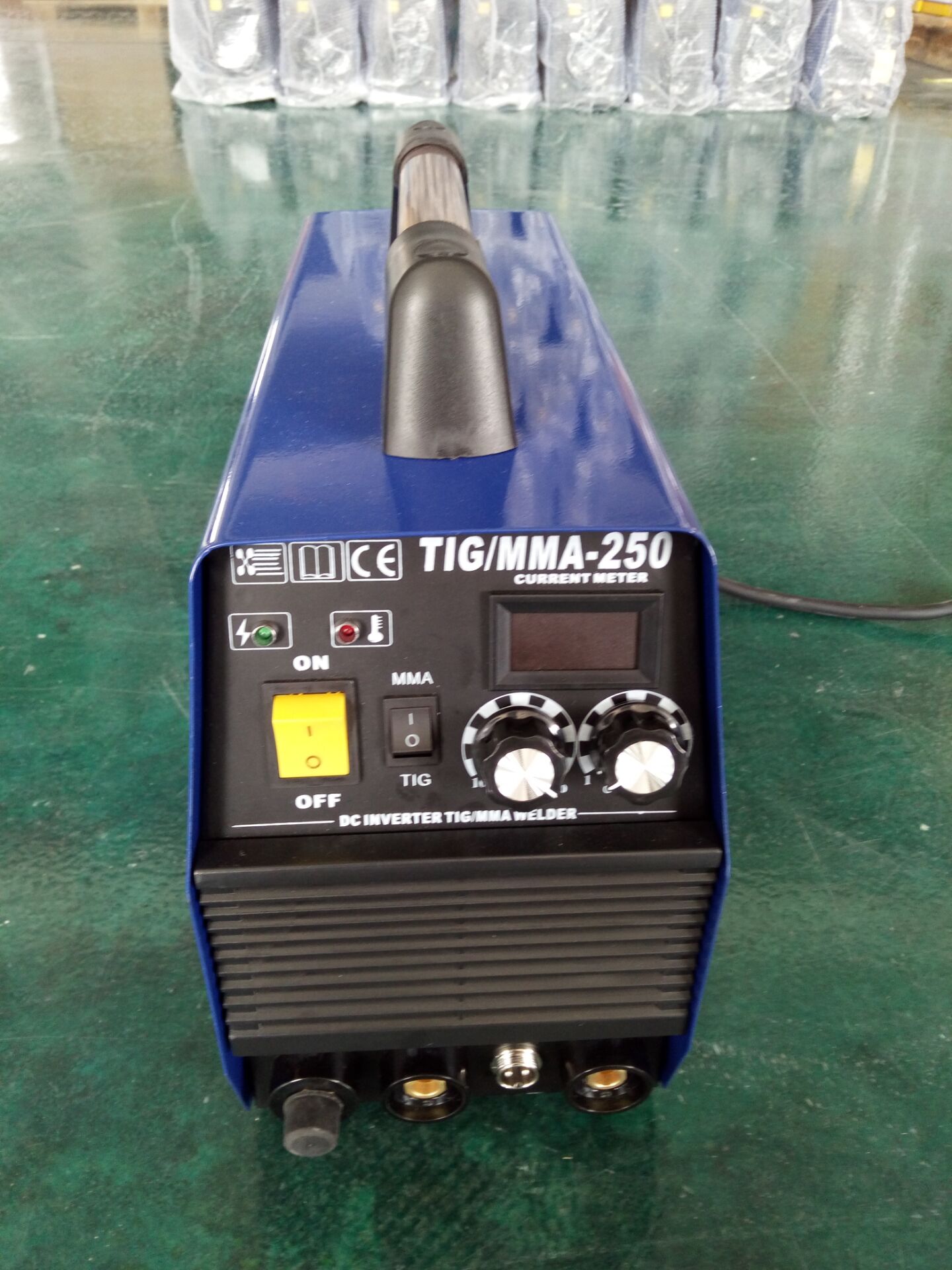 welding machine.jpg
